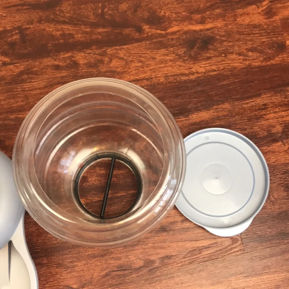 Dog/cat food dispenser